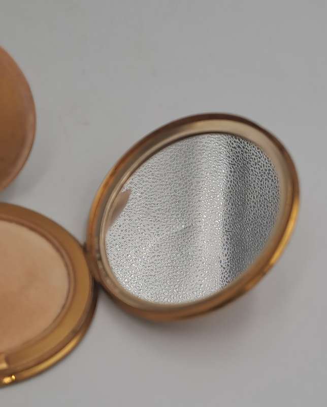 Pre-owned Vintage Ladies Powder Compact- Made in Great Britian