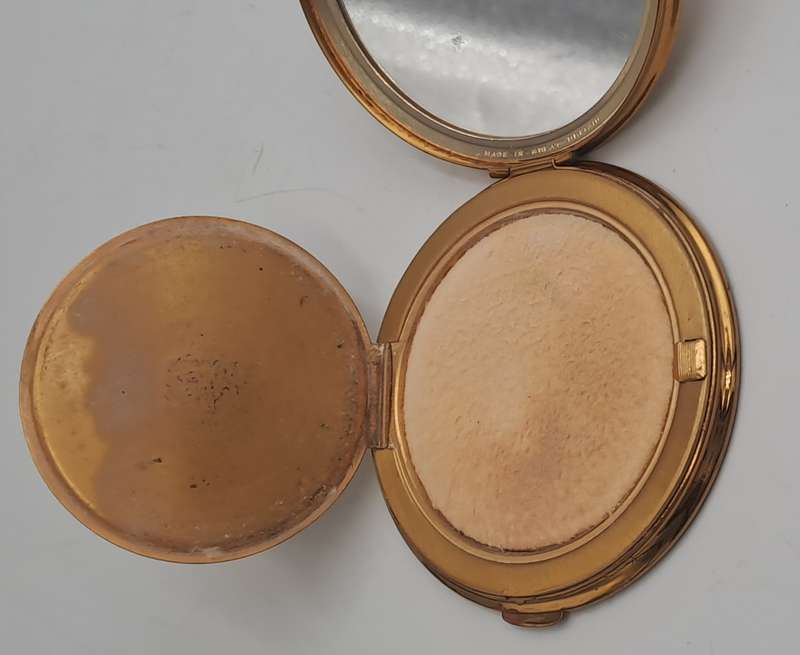 Pre-owned Vintage Ladies Powder Compact- Made in Great Britian