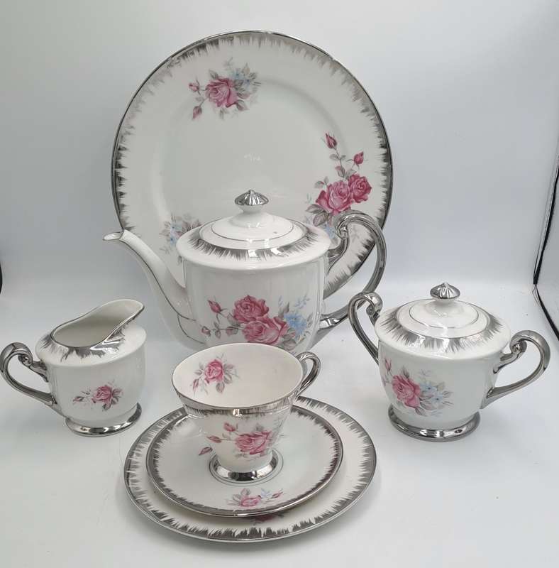 Beautiful 24pc Porcelain Floral Rose Pattern Teaset-Teapot,Cakeplate,Ceamer,Sugar bowl -6 Trio's