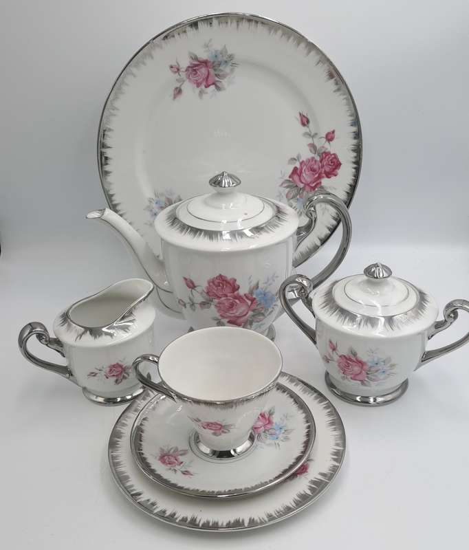 Beautiful 24pc Porcelain Floral Rose Pattern Teaset-Teapot,Cakeplate,Ceamer,Sugar bowl -6 Trio's