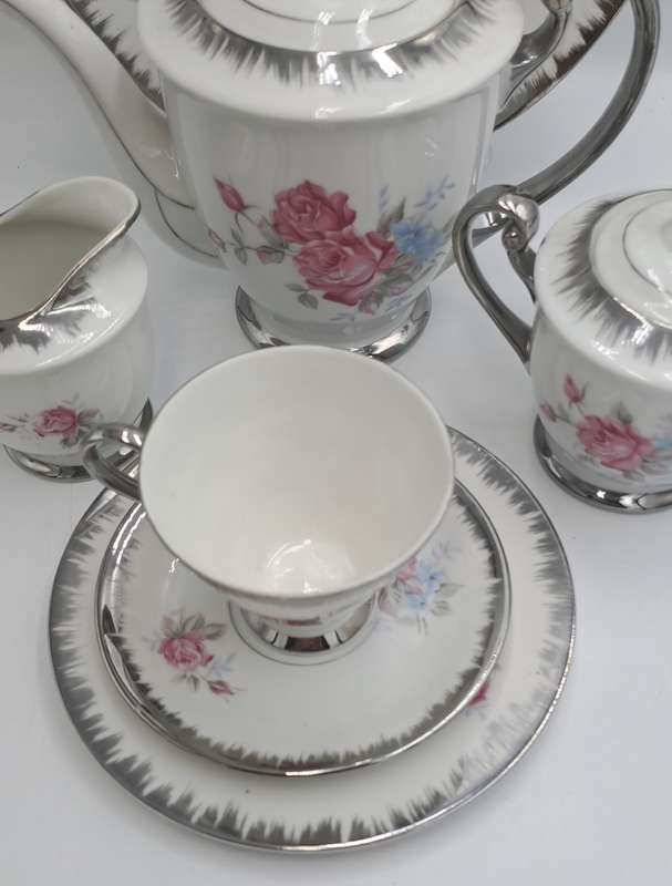 Beautiful 24pc Porcelain Floral Rose Pattern Teaset-Teapot,Cakeplate,Ceamer,Sugar bowl -6 Trio's