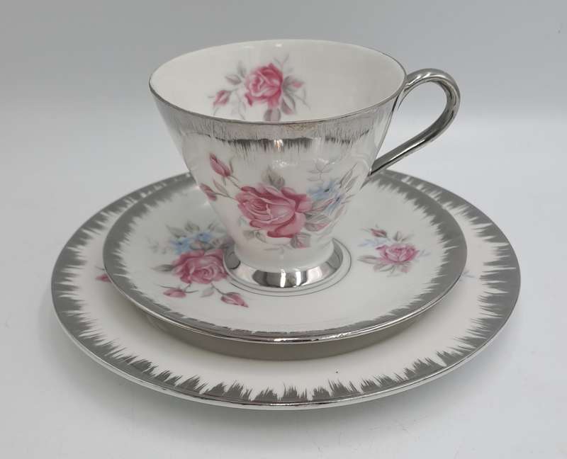 Beautiful 24pc Porcelain Floral Rose Pattern Teaset-Teapot,Cakeplate,Ceamer,Sugar bowl -6 Trio's