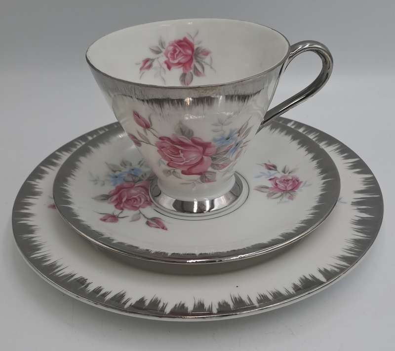 Beautiful 24pc Porcelain Floral Rose Pattern Teaset-Teapot,Cakeplate,Ceamer,Sugar bowl -6 Trio's