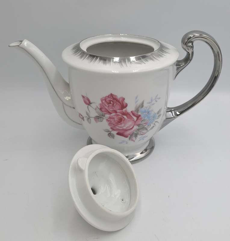 Beautiful 24pc Porcelain Floral Rose Pattern Teaset-Teapot,Cakeplate,Ceamer,Sugar bowl -6 Trio's