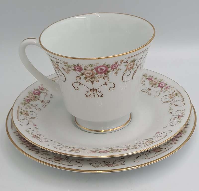 23 pc Vintage RC Japan Noritake "Roseyard" 470 -Tea set(6 Trios ,teapot creamer and Sugar bowl)
