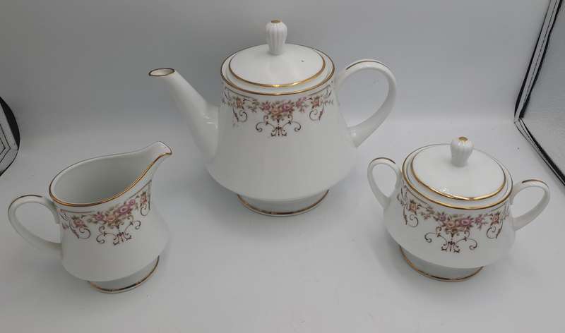 23 pc Vintage RC Japan Noritake "Roseyard" 470 -Tea set(6 Trios ,teapot creamer and Sugar bowl)
