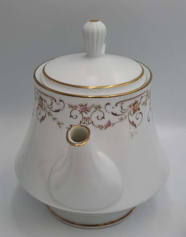 23 pc Vintage RC Japan Noritake "Roseyard" 470 -Tea set(6 Trios ,teapot creamer and Sugar bowl)