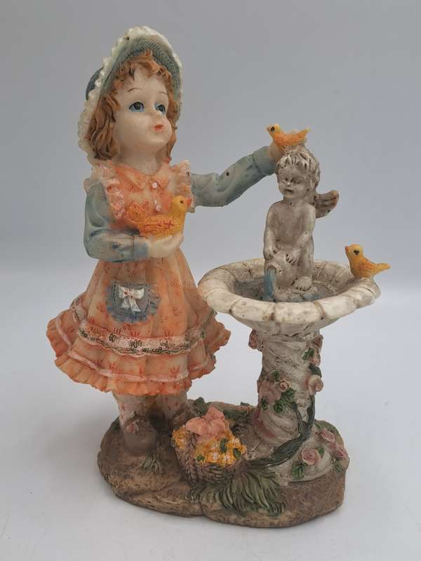 Vintage Figurine 16cm(h) x 12,5cm x 6,5cm (The maker stamp is off)
