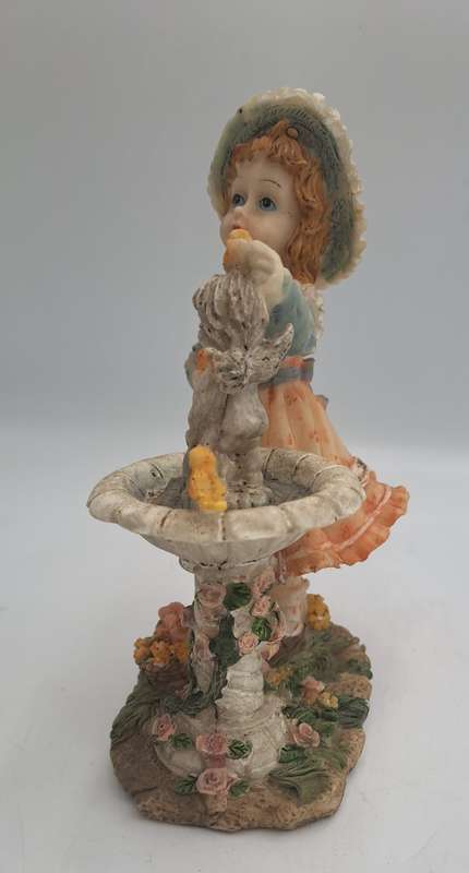 Vintage Figurine 16cm(h) x 12,5cm x 6,5cm (The maker stamp is off)