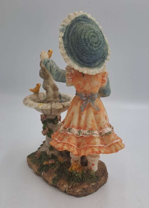 Vintage Figurine 16cm(h) x 12,5cm x 6,5cm (The maker stamp is off)