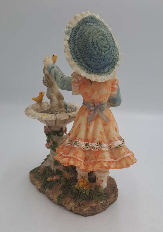 Vintage Figurine 16cm(h) x 12,5cm x 6,5cm (The maker stamp is off)