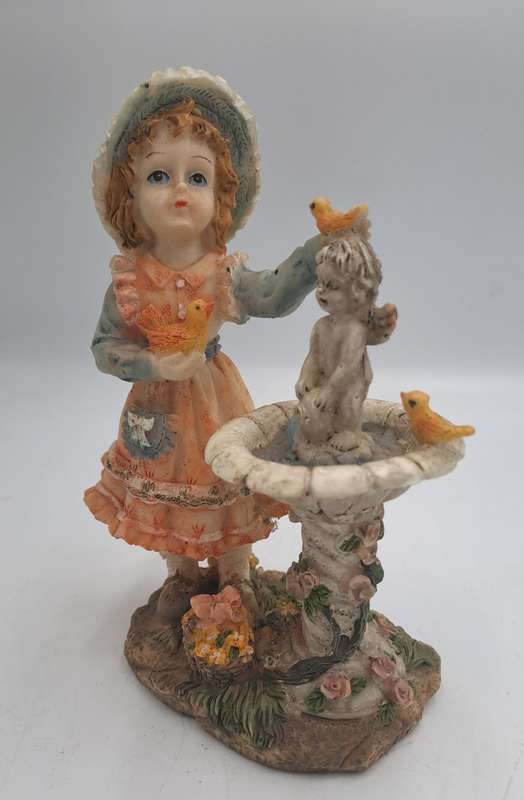 Vintage Figurine 16cm(h) x 12,5cm x 6,5cm (The maker stamp is off)
