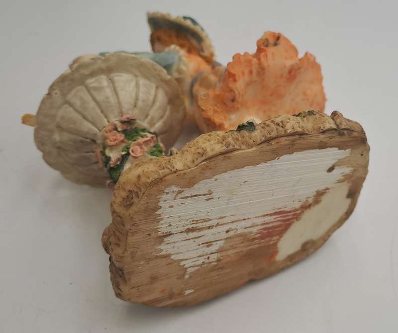 Vintage Figurine 16cm(h) x 12,5cm x 6,5cm (The maker stamp is off)