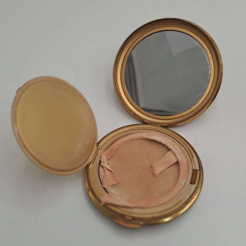 Pre-owned Vintage Ladies KIGU Powder Compact-with images of London - Made in England