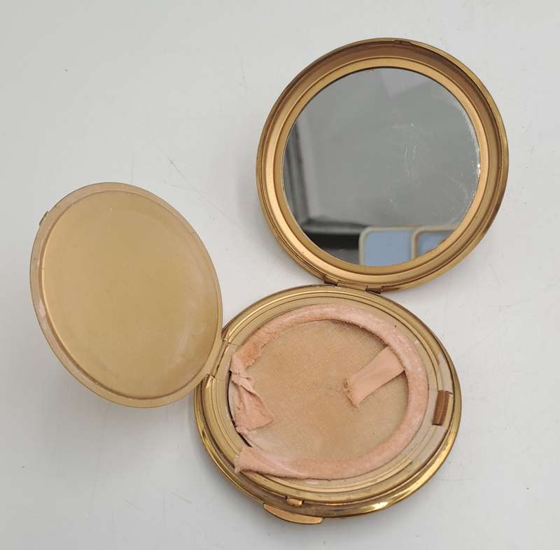 Pre-owned Vintage Ladies KIGU Powder Compact-with images of London - Made in England