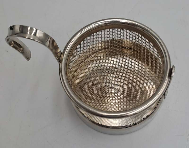 Silver Plated De-Lux Tea Strainer with tray -Boxed -5,1cm (H) x 6cm x 8cm