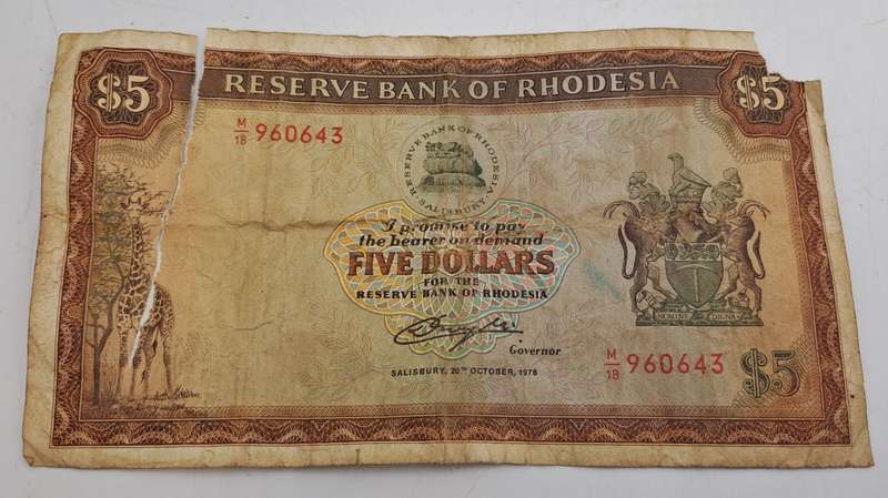 Rhodesia 1978 - 5 Dollars Circulated - Cecil Rhodes watermark - See Condition