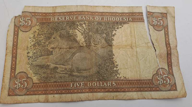 Rhodesia 1978 - 5 Dollars Circulated - Cecil Rhodes watermark - See Condition