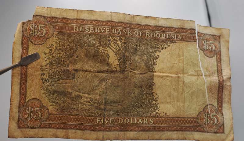 Rhodesia 1978 - 5 Dollars Circulated - Cecil Rhodes watermark - See Condition