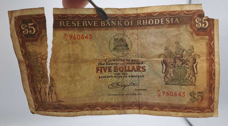 Rhodesia 1978 - 5 Dollars Circulated - Cecil Rhodes watermark - See Condition