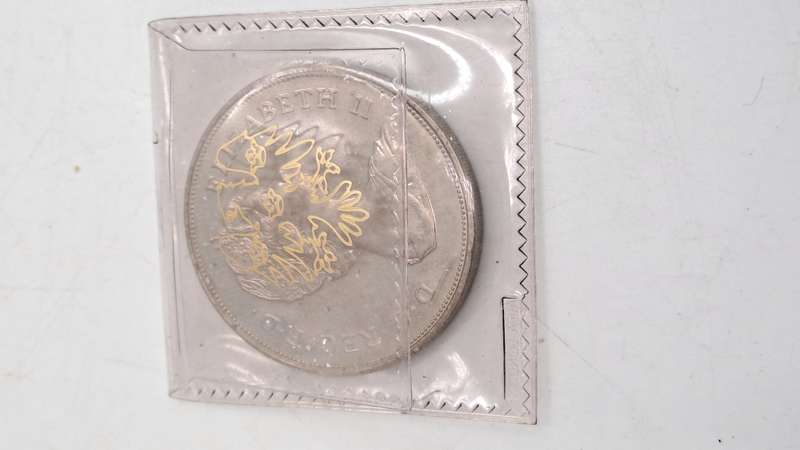 Collectable 1981 Royal Wedding Commemorative Crown Prince Charles and Lady Diana -Uncirulated