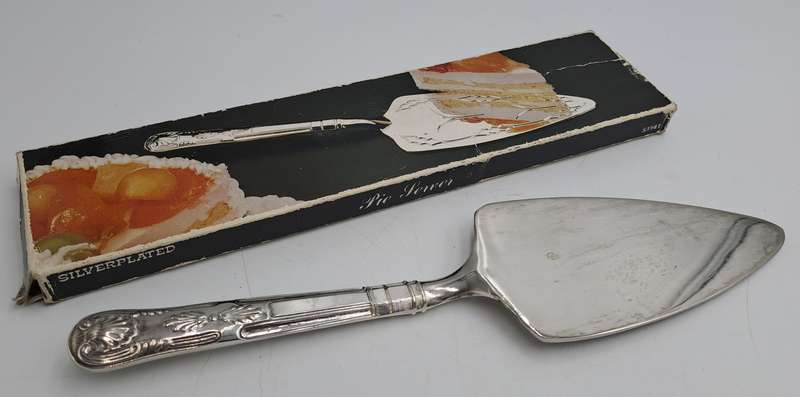Vintage Elweco Silver plated Pie Server -Boxed -Kings Pattern