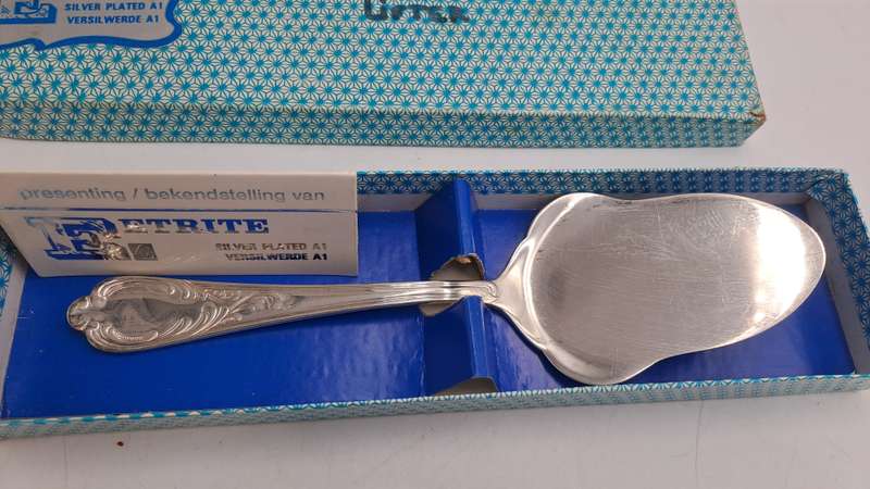 Eetrite Silver plated A1 Cake Server -Boxed