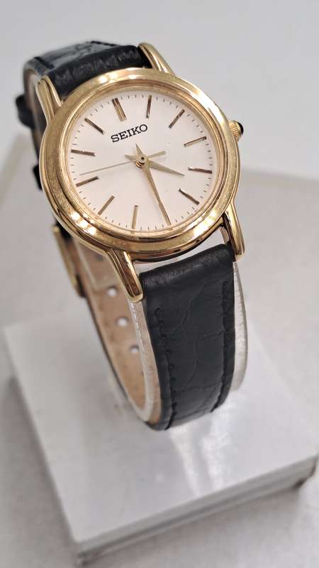 Pre-Owned Vintage 1980's Ladies Seiko Quartz V701-2J80 R1 Watch -Working