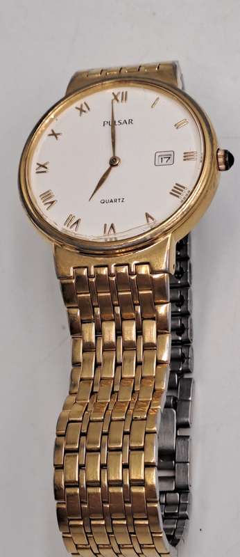 Pre-Owned Gold Tone Pulsar V320-9800 Quartz watch -Working