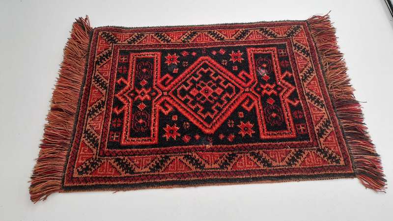 Small Miniture Middle East Rug -Carpet 36cm x 23cm (Pure Wool)
