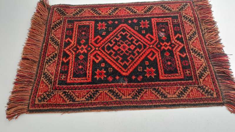 Small Miniture Middle East Rug -Carpet 36cm x 23cm (Pure Wool)