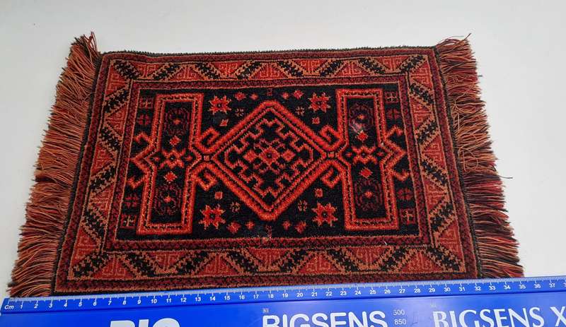 Small Miniture Middle East Rug -Carpet 36cm x 23cm (Pure Wool)