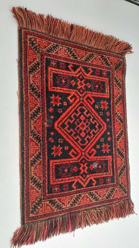 Small Miniture Middle East Rug -Carpet 36cm x 23cm (Pure Wool)