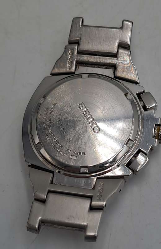 Pre-owned Seiko Chronograph Mens Quartz watch with Blue Dial -working -Crystal Badly scratched