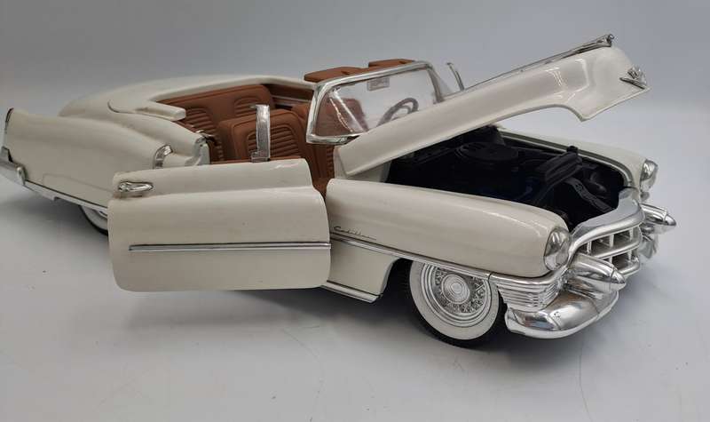 Pre-owned 1953 Cadillac Eldorado 1:18 Die Cast -Anson Model