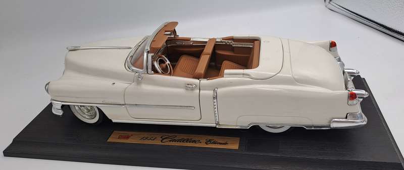 Pre-owned 1953 Cadillac Eldorado 1:18 Die Cast -Anson Model