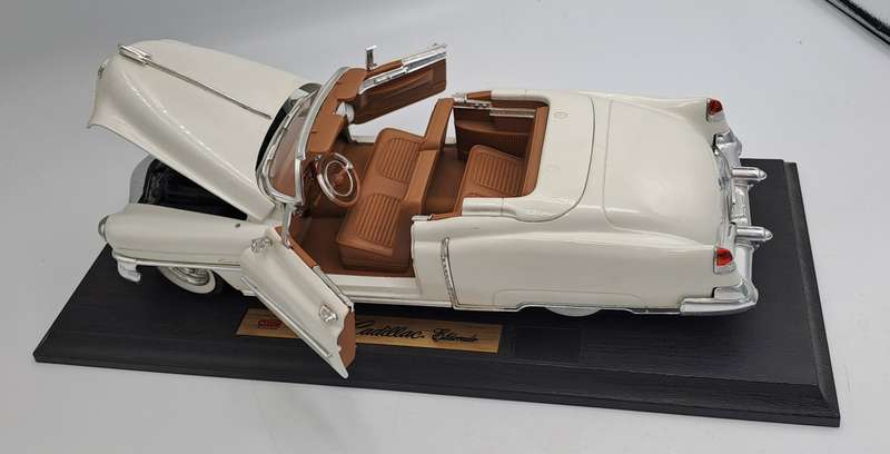 Pre-owned 1953 Cadillac Eldorado 1:18 Die Cast -Anson Model
