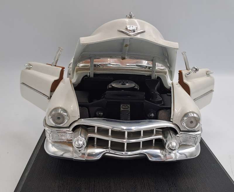 Pre-owned 1953 Cadillac Eldorado 1:18 Die Cast -Anson Model