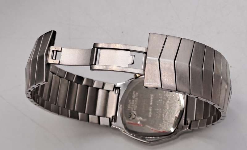 Pre-owned Pierre Cardin P47-8206 Stainless Steel Men's Quartz Watch-VW Branded - Unused -Boxed