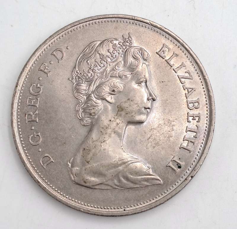 1972 United Kingdom 25 New Pence - Elizabeth II Silver Wedding  - 7452100 Minted