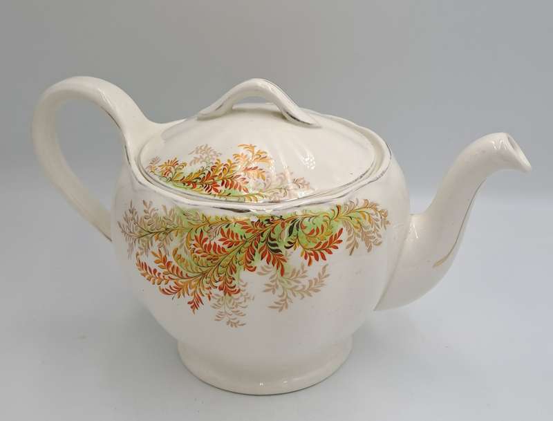 Vintage GRINDLEY Creampetal Tea Pot with Lid