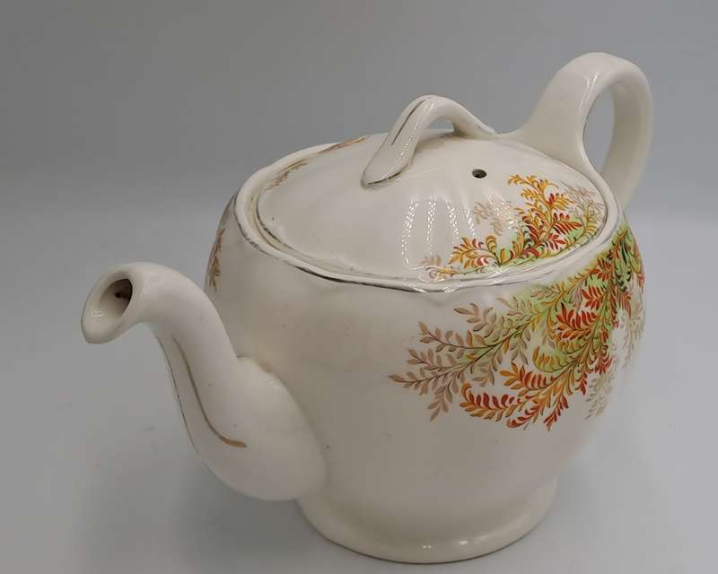 Vintage GRINDLEY Creampetal Tea Pot with Lid