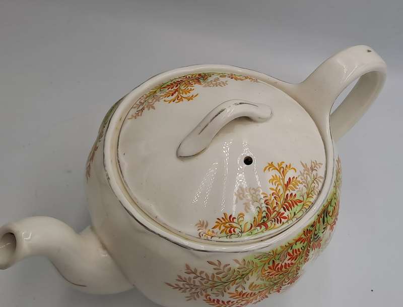 Vintage GRINDLEY Creampetal Tea Pot with Lid