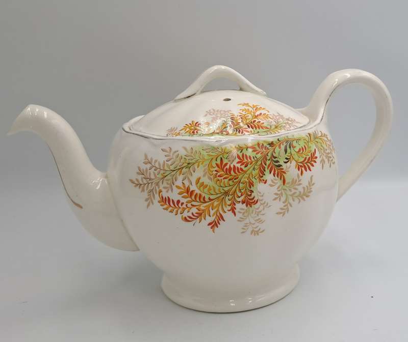 Vintage GRINDLEY Creampetal Tea Pot with Lid