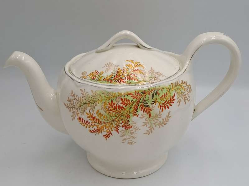 Vintage GRINDLEY Creampetal Tea Pot with Lid