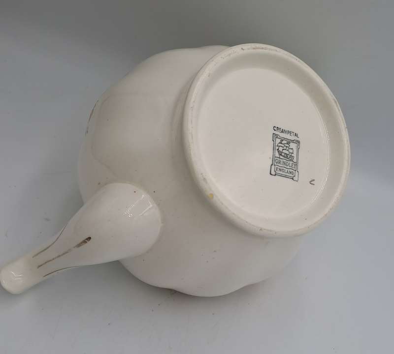 Vintage GRINDLEY Creampetal Tea Pot with Lid