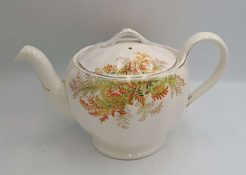 Vintage GRINDLEY Creampetal Tea Pot with Lid