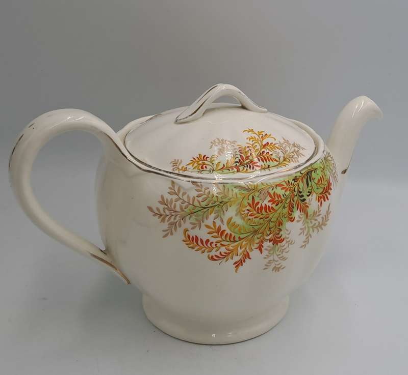Vintage GRINDLEY Creampetal Tea Pot with Lid