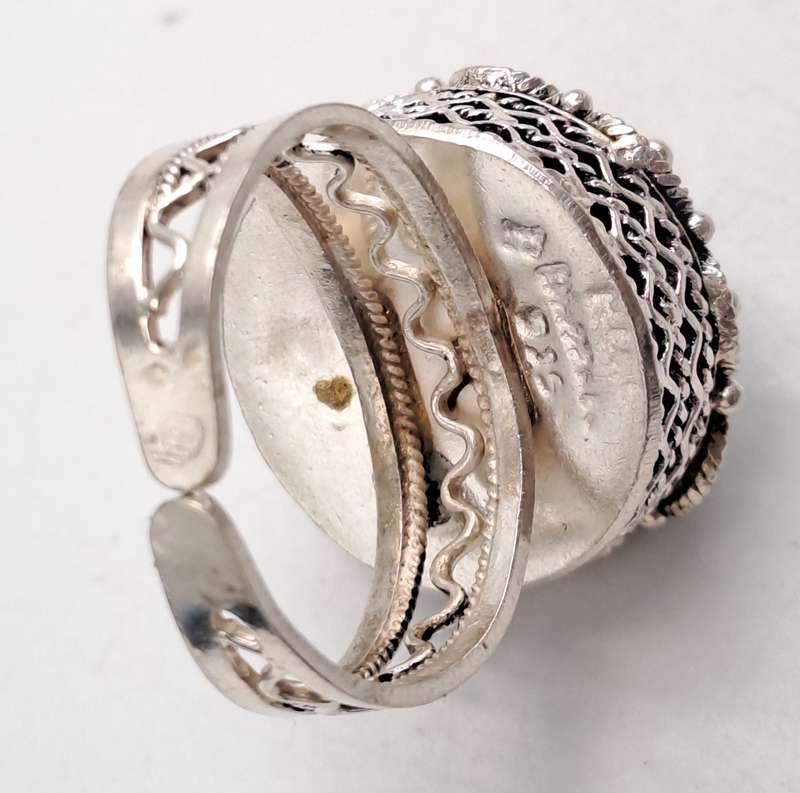 Pre-owned Sterling Silver ring with Lapis Lazuli Gemstone -