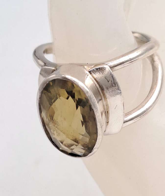 Pre-owned silver ring with citrine gemstone